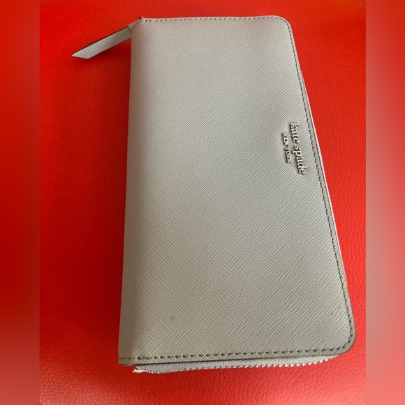 NEW Kate Spade Wallet - Picture 1 of 4